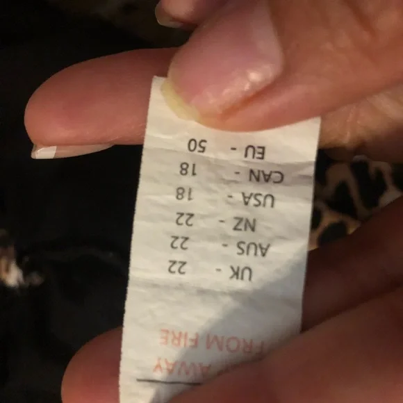 Boohoo leopard swimsuit or bodysuit - Picture 7 of 8